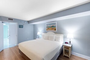 1 habitación, tabla de planchar con plancha, internet y ropa de cama