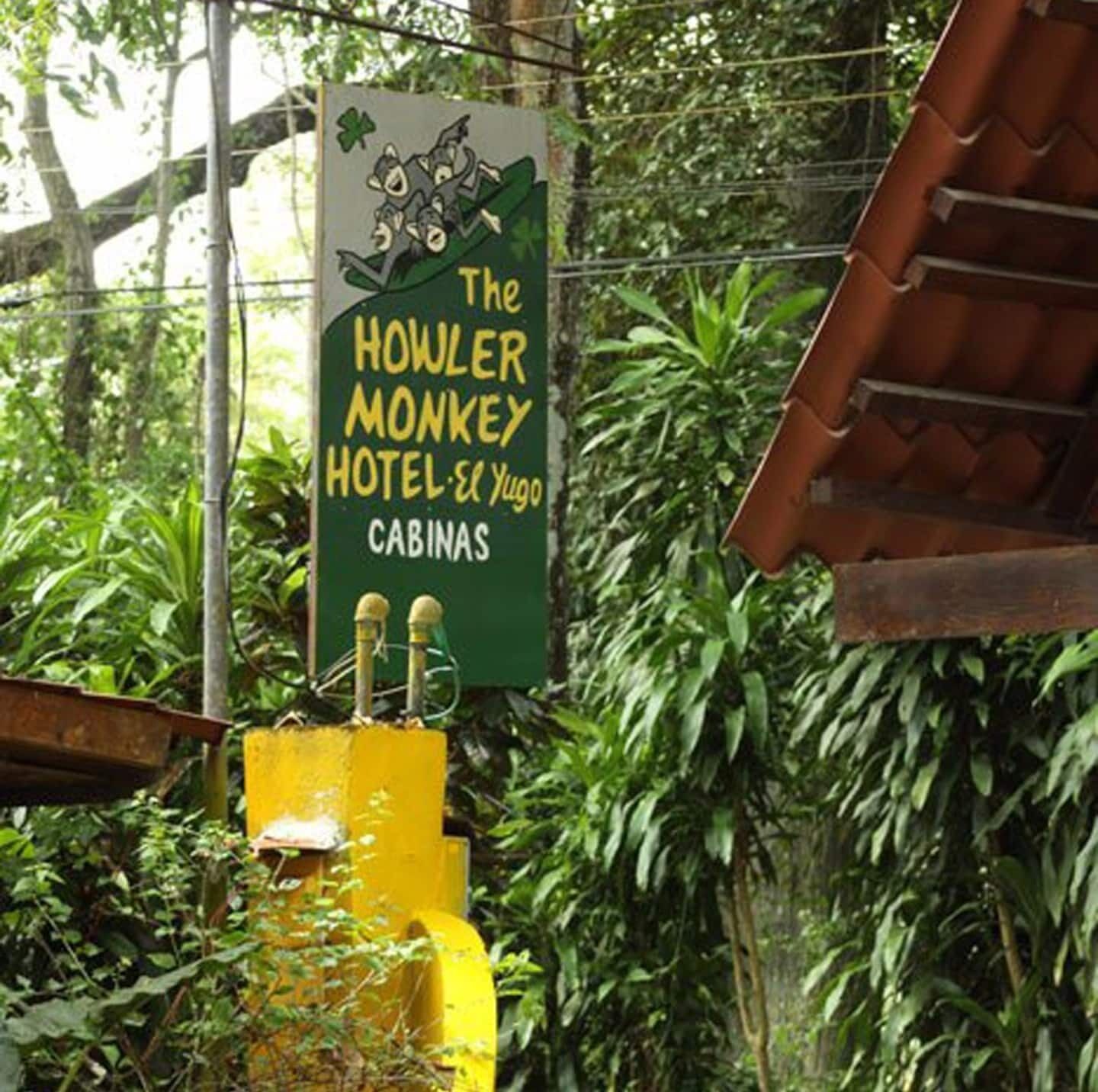 Naamplaatje voor Hotel The Howler Monkey El Yugo Cabinas.