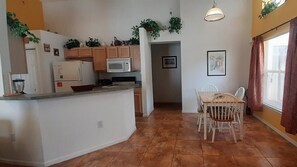 獨棟房屋 (Private Pool Home-Popular Resort near) | 私人廚房