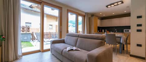 Appartement Familial, plusieurs chambres (Casa Giardino Ski in - Ski out 100m) | Coin séjour