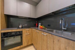 Appartamento familiare, 2 camere da letto (Casa Giardino Ski in - Ski out 100m) | Cucina privata | Microonde, forno, piano cottura, lavastoviglie