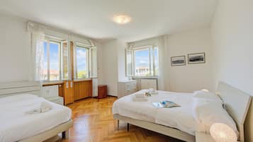 Appartamento Standard, camere multiple, 2 bagni (Margherita near lake - Family) | 3 camere, Wi-Fi gratuito, lenzuola