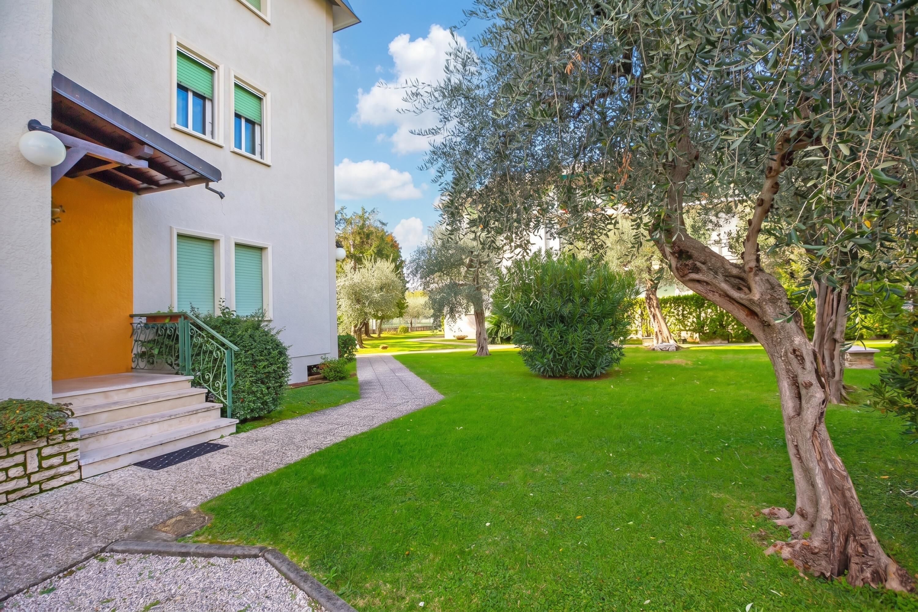 Standard Apartment, 3 Bedrooms, 2 Bathrooms (Margherita near lake - Family) | Property grounds