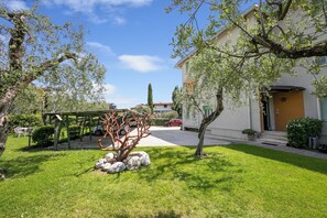 Property grounds - Margherita Near Lake - Family Friendly (Toscolano Maderno)