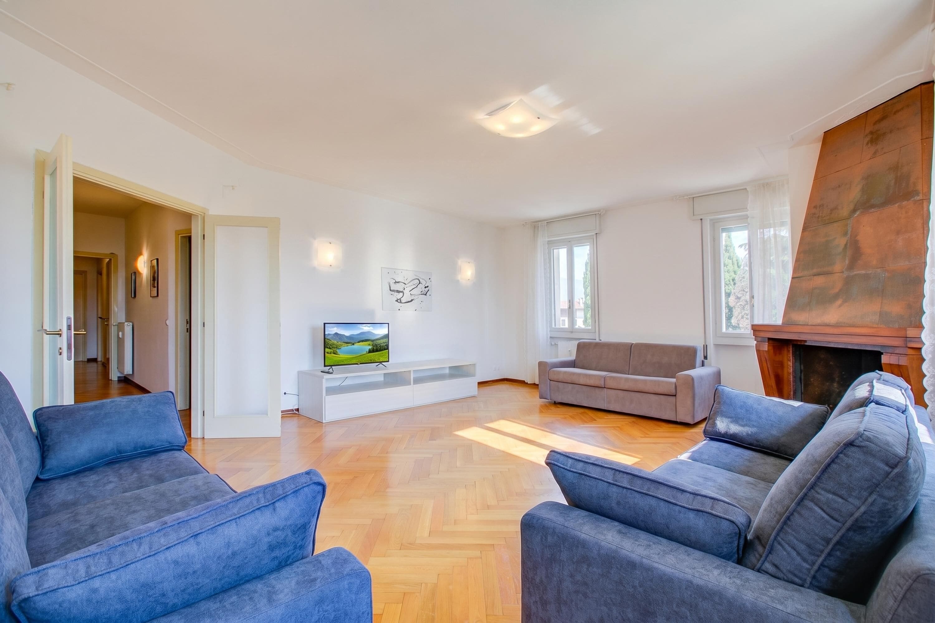 Standard Apartment, 3 Bedrooms, 2 Bathrooms (Margherita near lake - Family) | Living area