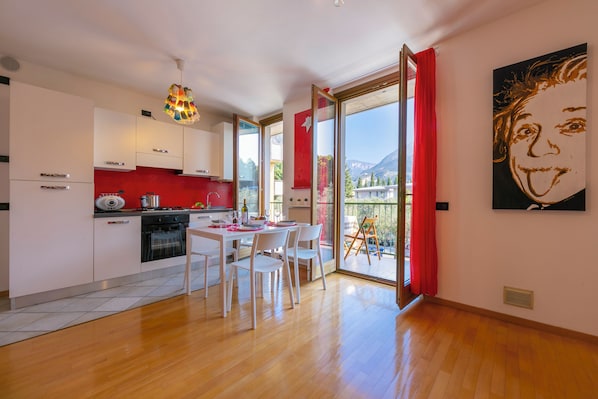Apartamento familiar, varias habitaciones (Claz House) | Cocina privada | Frigorífico, microondas, horno y placa de cocina