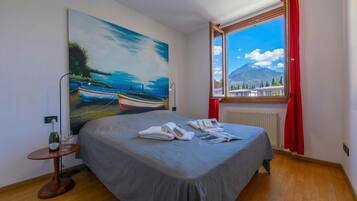 1 quarto, Wi-Fi de cortesia, roupa de cama