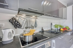 Family House, 2 Bedrooms, Microwave (Family Friendly House Kacana) | Private kitchen