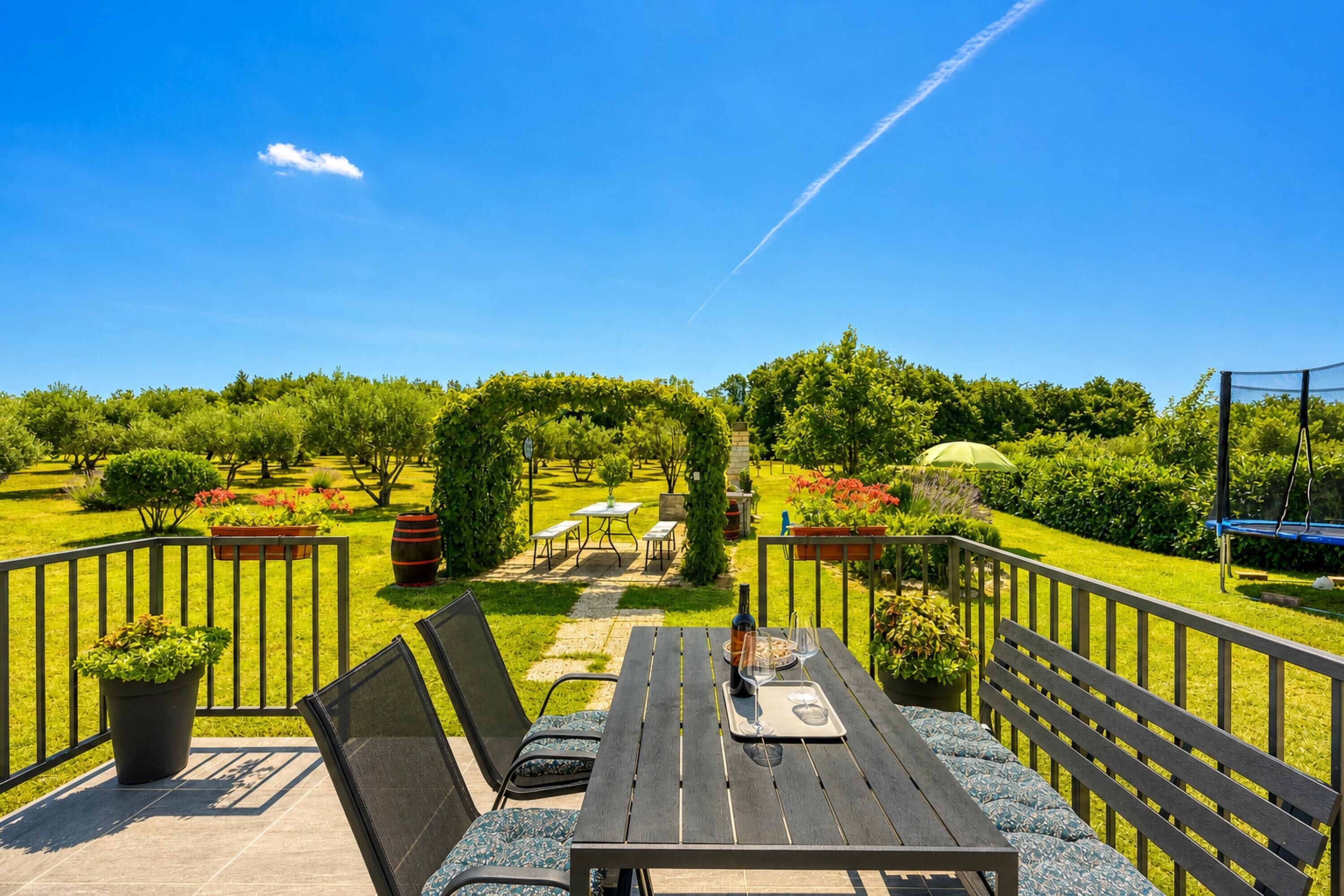 Familienhaus, 2 Schlafzimmer, Mikrowelle (Family Friendly House Kacana - Garden) | Speisen im Freien