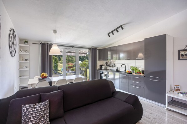 21-Zoll-Flachbildfernseher mit Satellitenempfang, Fernseher