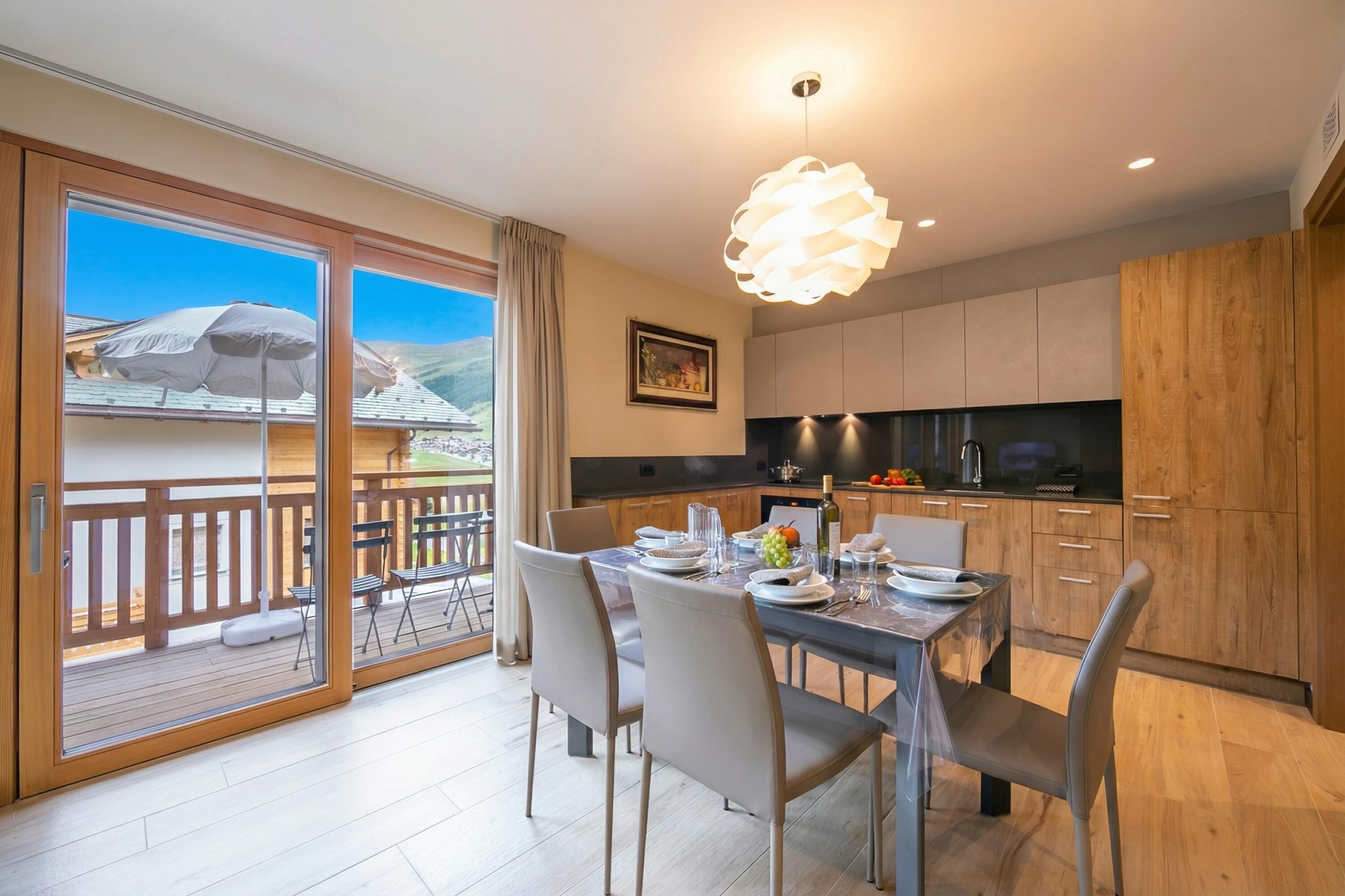 Appartamento familiare, camere multiple (Casa Luminosa Ski in -Ski out 100m) | Ristoranti