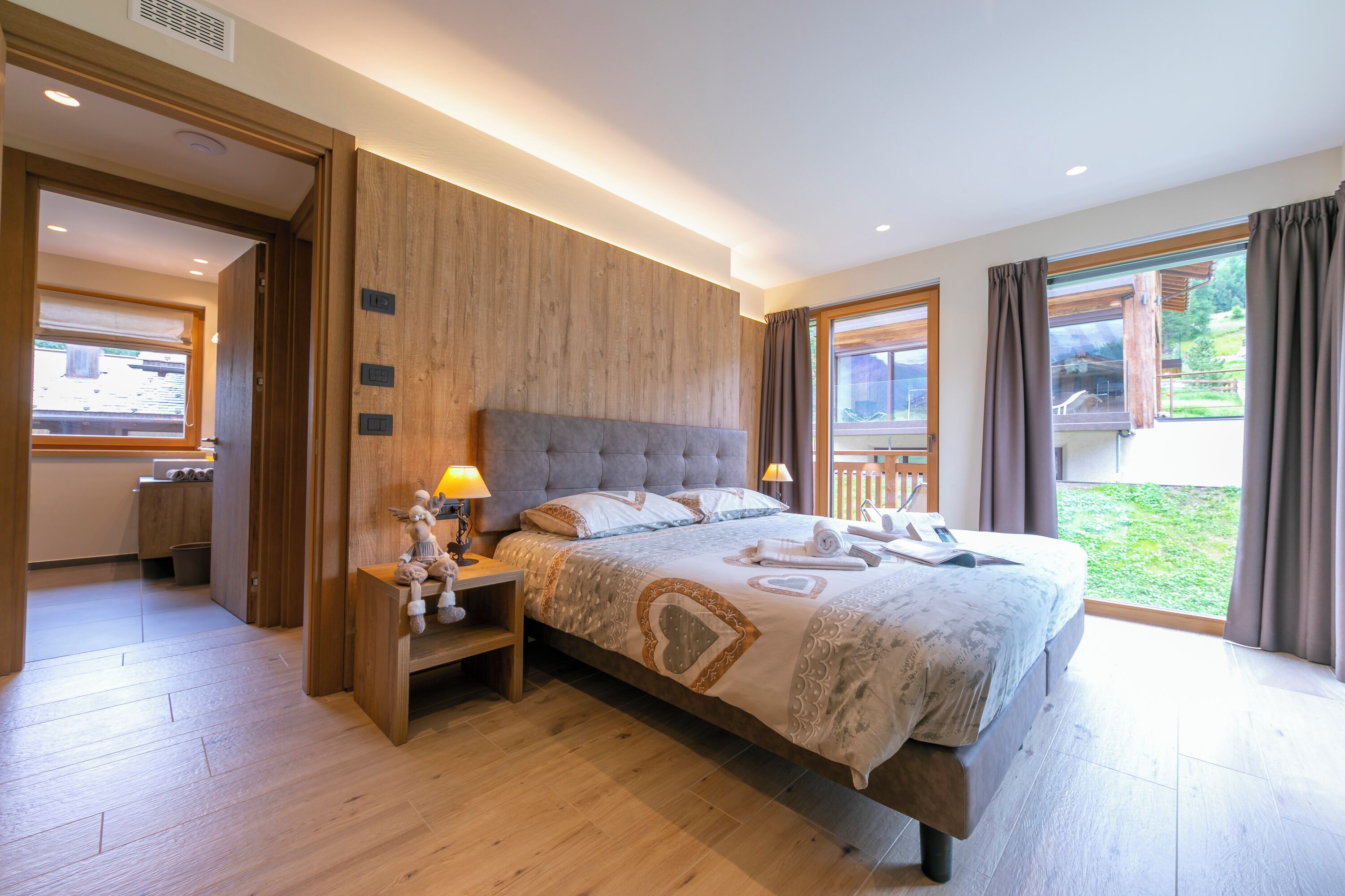 Family Apartment, Multiple Bedrooms (Casa Luminosa Ski in -Ski out 100m) | 2 bedrooms, free WiFi, bed sheets