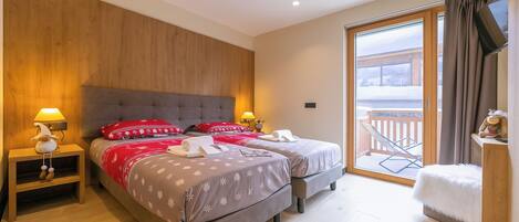 Family Apartment, 2 Bedrooms (Casa Luminosa Ski in -Ski out 100m)