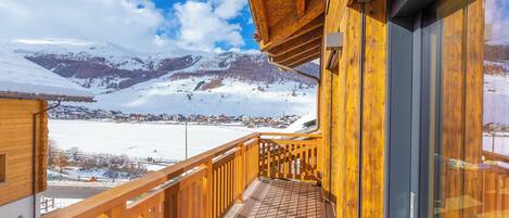 Familjelägenhet - flera sovrum (Casa Luminosa Ski in -Ski out 100m) | Terrass/Patio