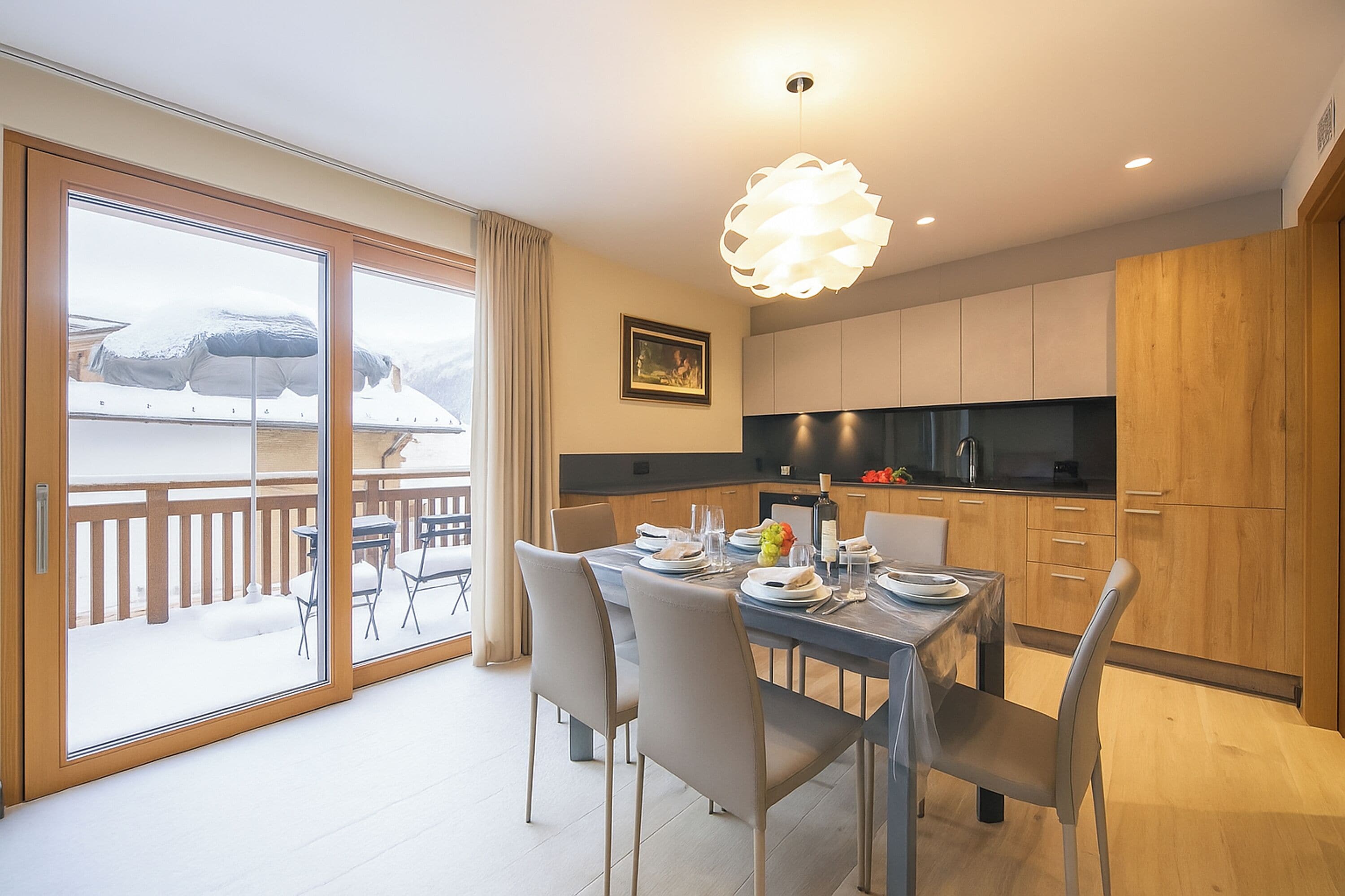 Apartamento família, vários quartos (Casa Luminosa Ski in -Ski out 100m) | Opções para refeição no quarto