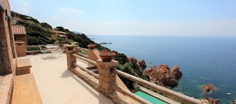 Domus of the Sea: villa with cliffside pool in the heart of Gallura