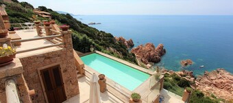 Domus of the Sea: villa with cliffside pool in the heart of Gallura