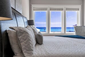 9 bedrooms, iron/ironing board, free WiFi, bed sheets - 🌴🌊No Shoes | Luxury Beachfront Home | Golf Cart | Private Pool 🏊 (Navarre)