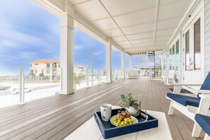 Terrace/patio - 🌴🌊No Shoes | Luxury Beachfront Home | Golf Cart | Private Pool 🏊 (Navarre)