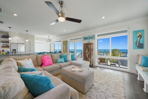 Televisión y chimenea 