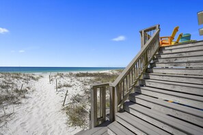 On the beach - Find your way to relaxation with stunning views at Dolphin Watch! (Miramar Beach)