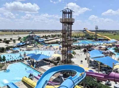 VRBO HOME AWAY Paradise Getaway House- With Pool and Hot Tub!