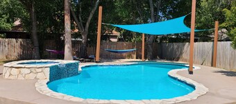 VRBO HOME AWAY Paradise Getaway House- With Pool and Hot Tub!