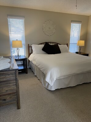 3 soverom, skrivebord, strykejern/-brett og wi-fi (inkludert)