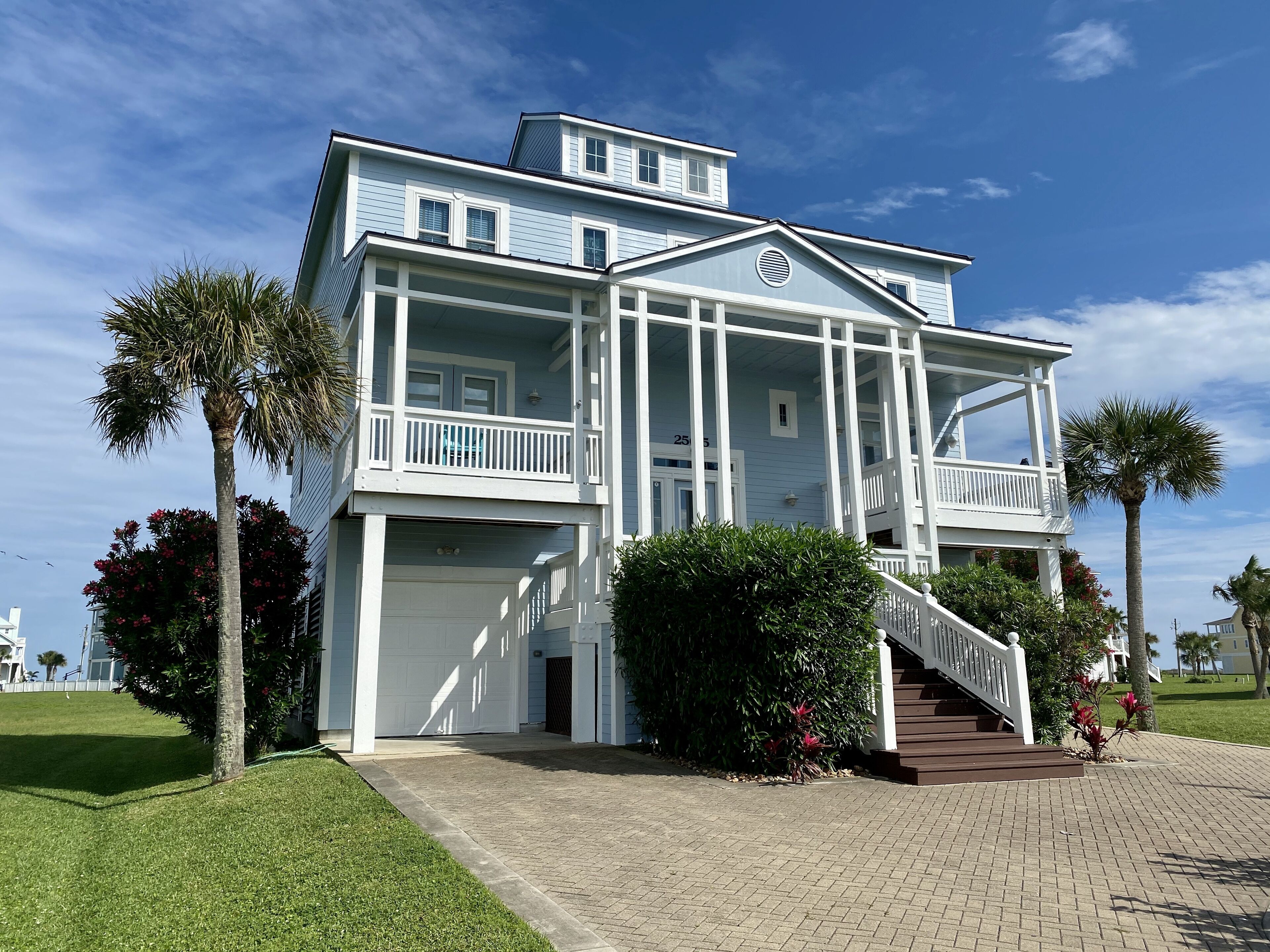 Dreamy Beachside 4 Bedroom All Suite w/ Gorgeous Views in Pointe West, Galveston