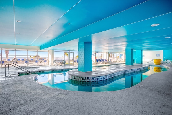 Alberca techada y alberca climatizada