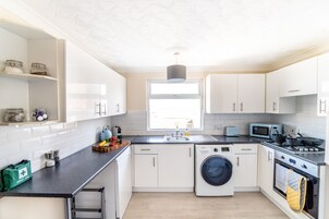 Penthouse, 2 Bedrooms, 2 Bathrooms, Sea View | Private kitchen | Highchair, dining tables