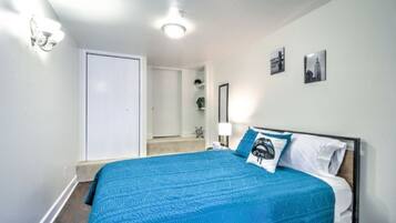 1 soveværelse, strygejern/strygebræt, sengetøj