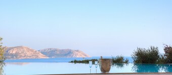 LYCIPONON VILLA for an unforgettable, relaxing, private, and secure vacation