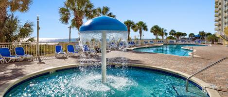 Alberca techada y alberca climatizada