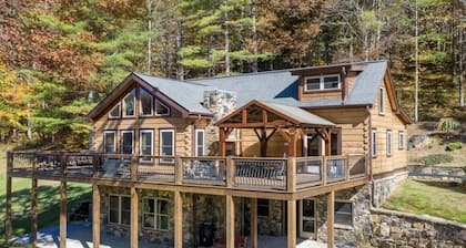 Bear Creek Cabin! Hot Tub+Fire Pit, Fireplace, Mtn Lodge, Private, WiFi, Grill!