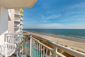 Property grounds - 8th floor oceanfront condo w/ free WiFi, shared hot tub, central AC, balcony (North Myrtle Beach)