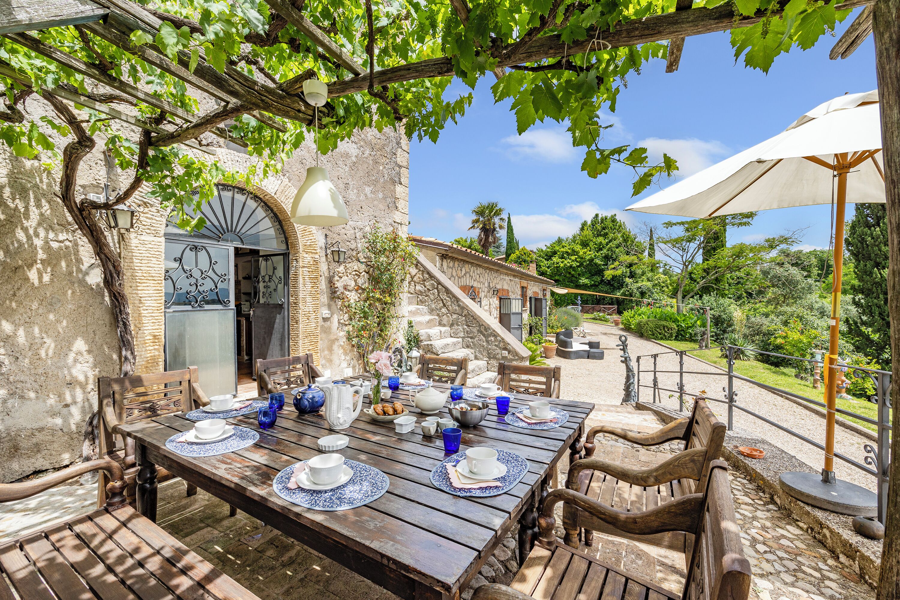 Family Villa, Multiple Bedrooms, Mountainside (Torre Del Melograno With Heated Pool) | Tempat makan luar