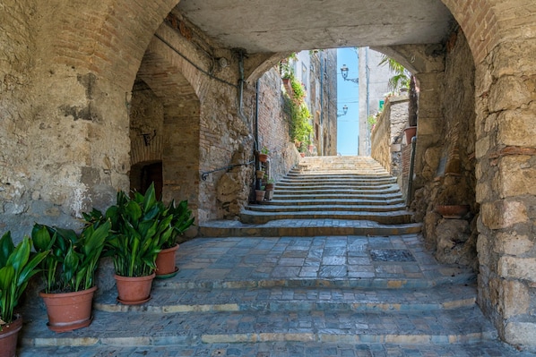 Property grounds - Torre Del Melograno With Heated Pool (Castiglione in Teverina)