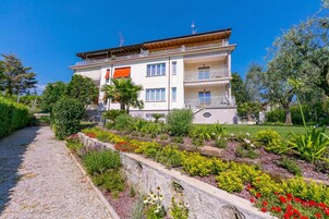 Appartement Familial, 3 chambres, 2 salles de bains (La Maison Fleurie Appt Giglio Walk to) | Extérieur