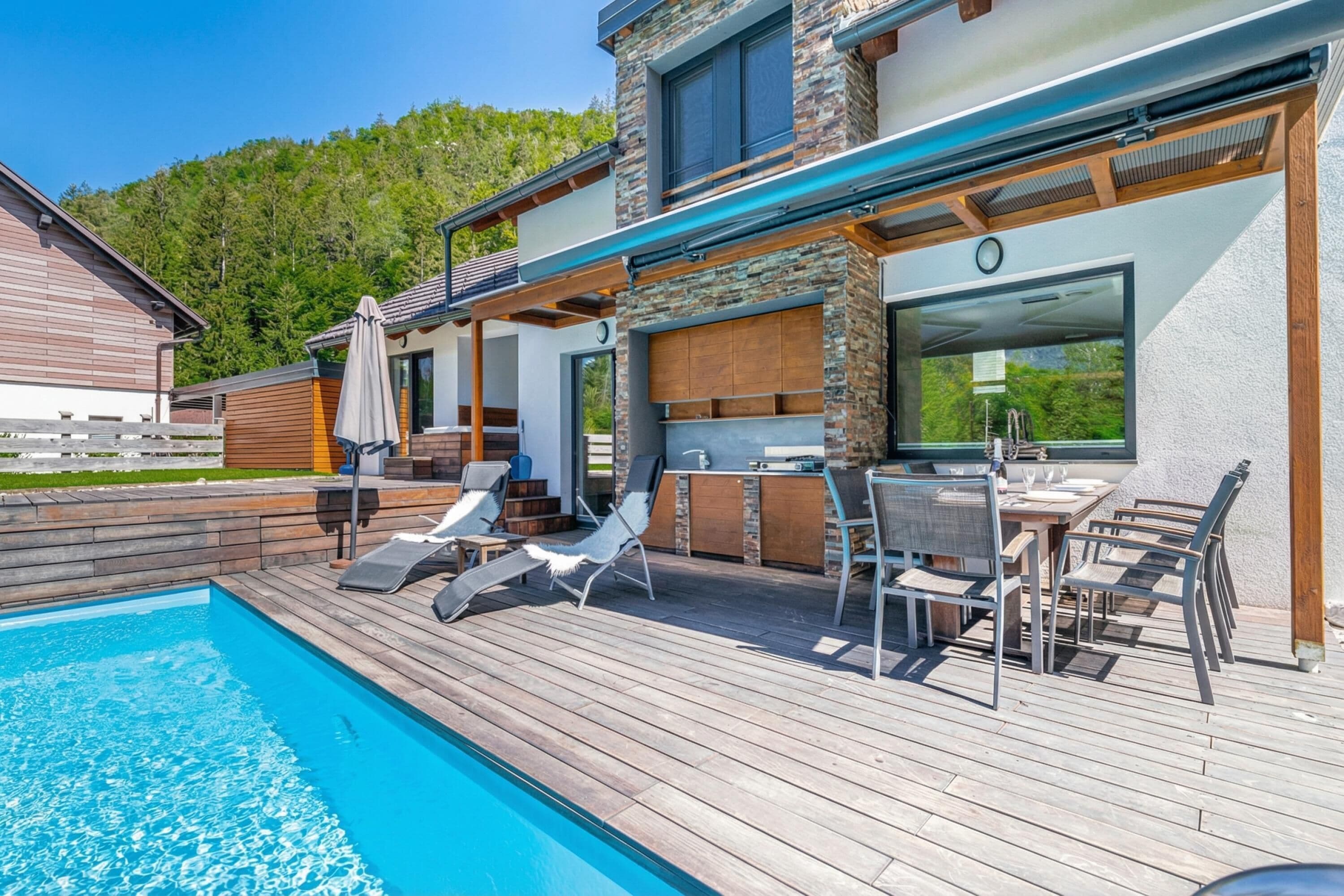 Villa Standard, plusieurs chambres, 2 salles de bains (Pool Villa Katja Kranjska Gora) | Restauration extérieure