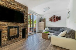 Televisión de pantalla plana, chimenea