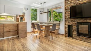 Standardvilla - 3 soveværelser - 2 badeværelser - ved bjerg (Pool Villa Katja near Kranjska Gora) | Spiseområde