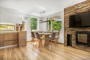 Standard-Villa, 3 Schlafzimmer, 2 Bäder, Bergseite (Pool Villa Katja near Kranjska Gora) | Speisen