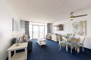 Televisión, reproductor de DVD y videoteca