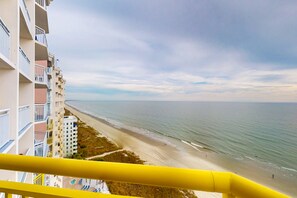 Property grounds - 16th floor oceanfront condo w/ central AC, shared pool/hot tub, balcony, WiFi (North Myrtle Beach)