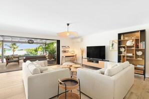 Smart TV, books, stereo