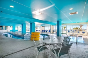 屋内プール、温水プール
