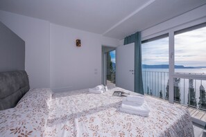 Standard Apartment, Multiple Bedrooms, 2 Bathrooms, Mountainside (Rustichel fantastic Lake View) | 3 bedrooms, bed sheets - Rustichel Fantastic Lake View (Toscolano Maderno)