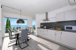 Apartamento standard, 3 quartos, 2 banheiros, ao lado da montanha (Rustichel fantastic Lake View) | Opções para refeição
