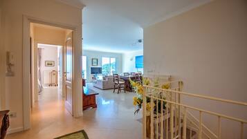 21-inch flat-screen TV with cable channels, TV, stereo